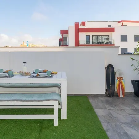 Swell House * Ferrel (Leiria)