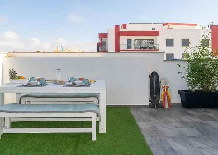 Swell House * Ferrel (Leiria)